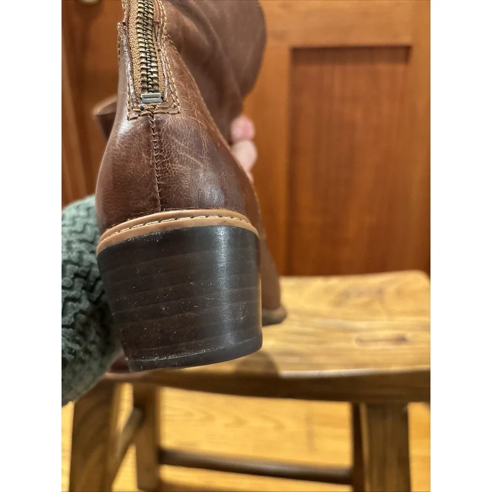 Timberland Leather Water Proof Booties Ankle Zip In The Back Brown Boots 7.5